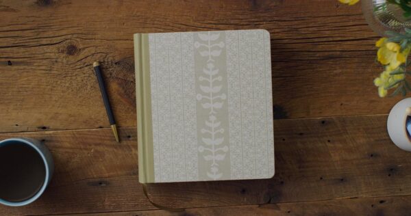 ESV Artist Series Journaling Study Bible (Lulie Wallace, Isa) - Image 2